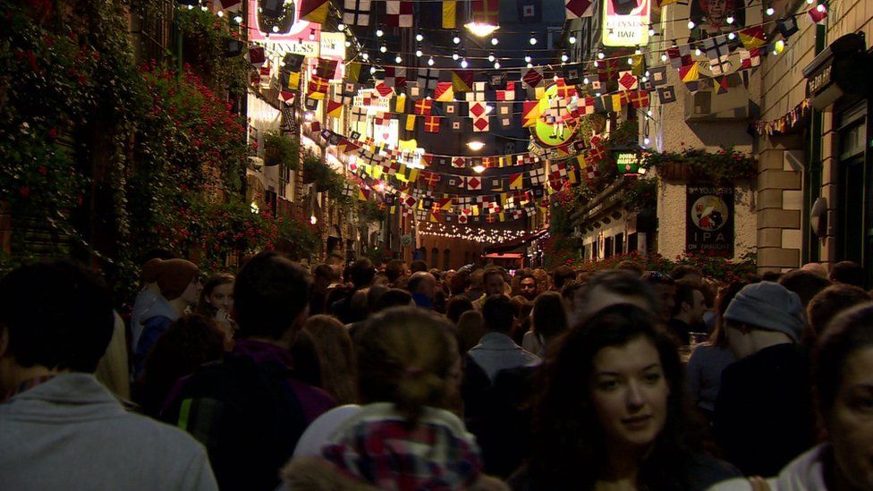 Hundreds of people along Commercial Court for Belfast's Culture Night