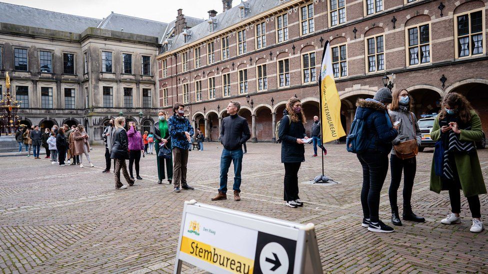 Ψηφοφόροι στη Χάγη