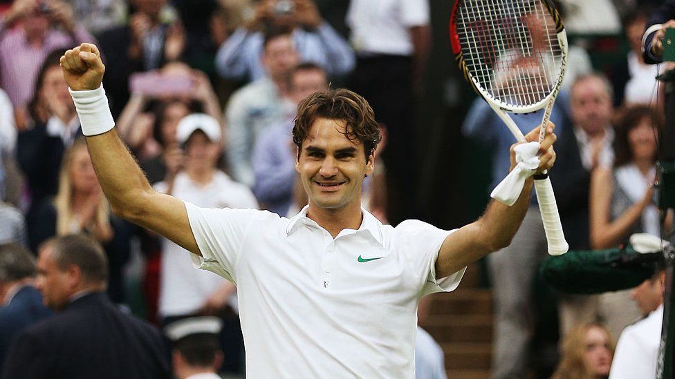Roger Federer winning Wimbledon in 2012