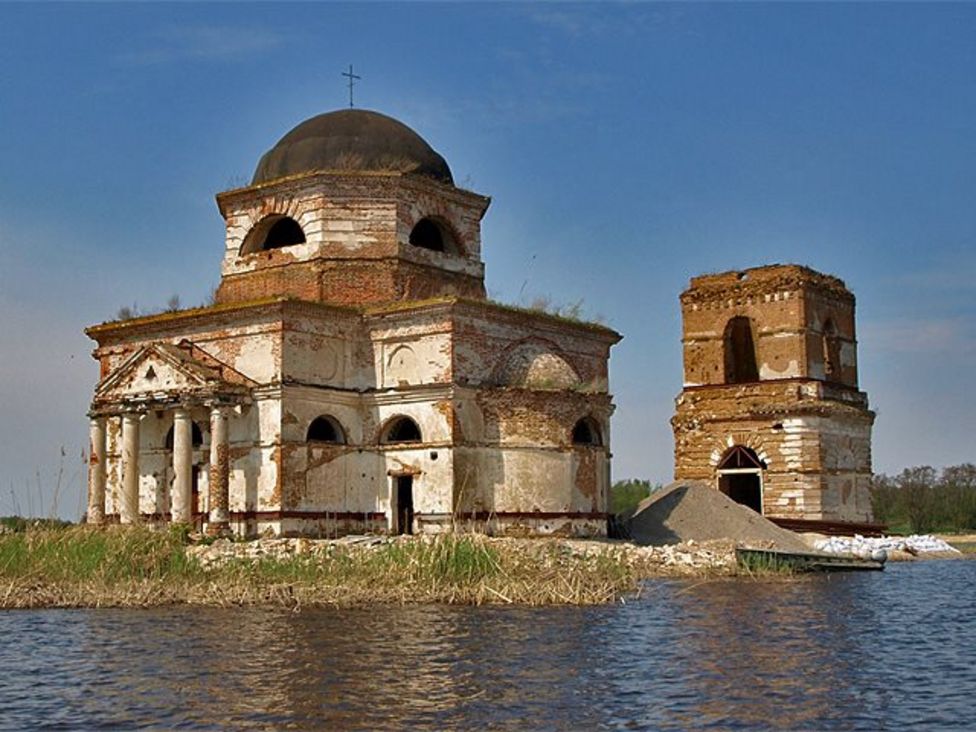 Церква на воді біля Ржищева