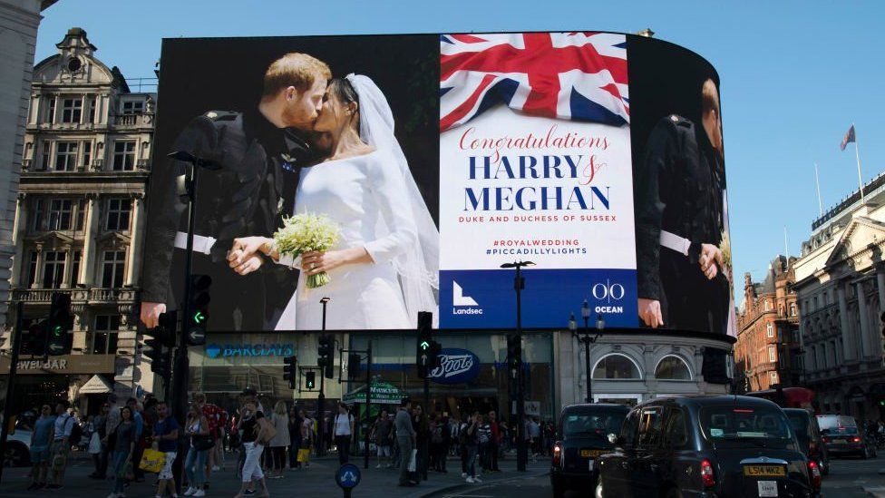 Piccadilly screen