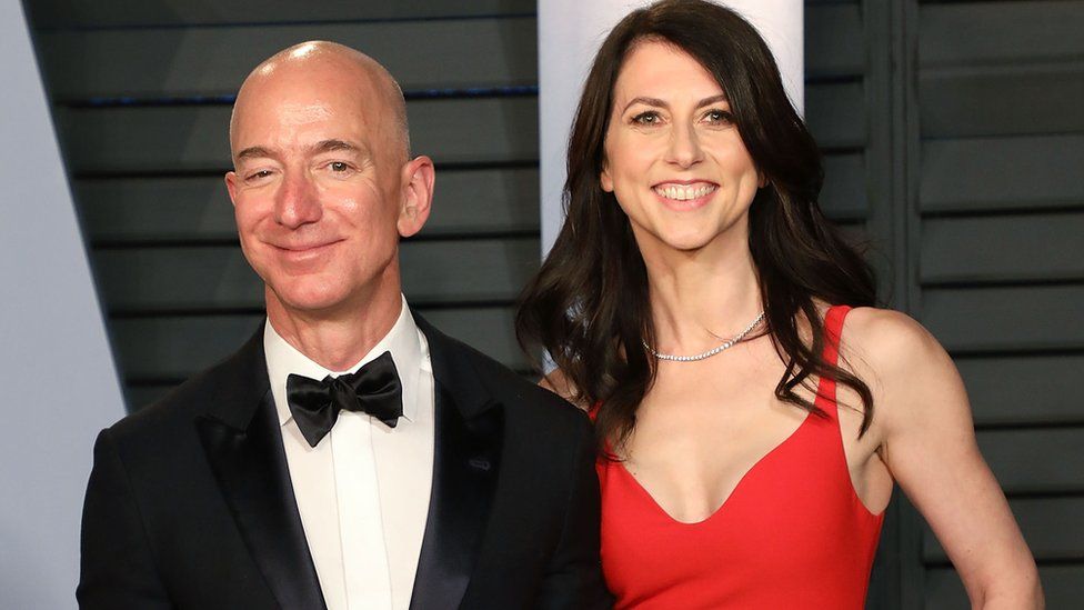 Jeff Bezos (L) and MacKenzie Bezos