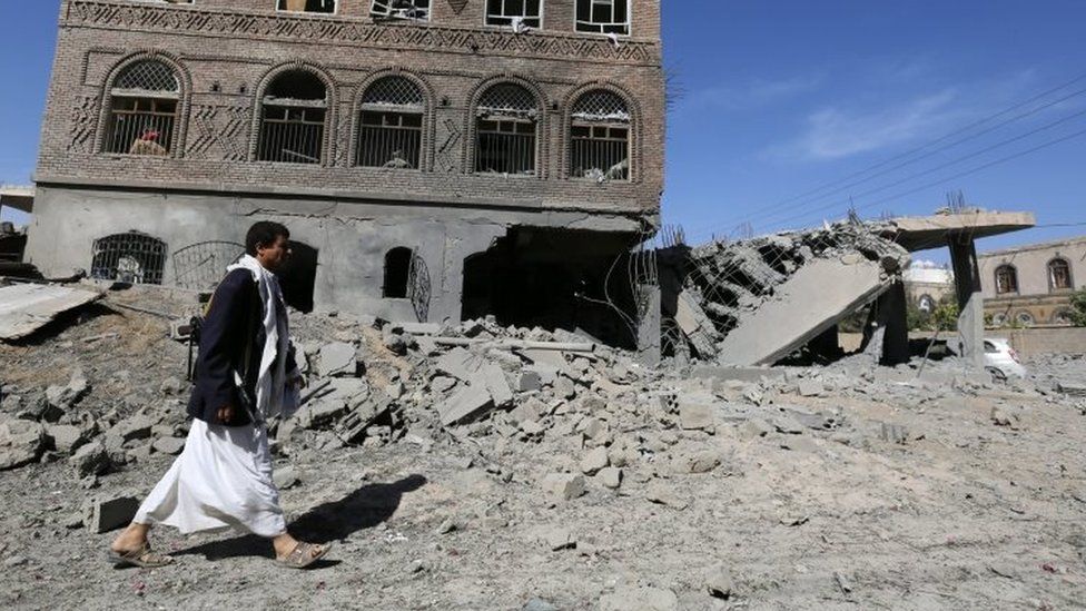 A member of Houthi militia inspects the scene of airstrikes allegedly carried out by the Saudi-led coalition targeting a neighborhood in Sana'a, Yemen (28 October 2015)