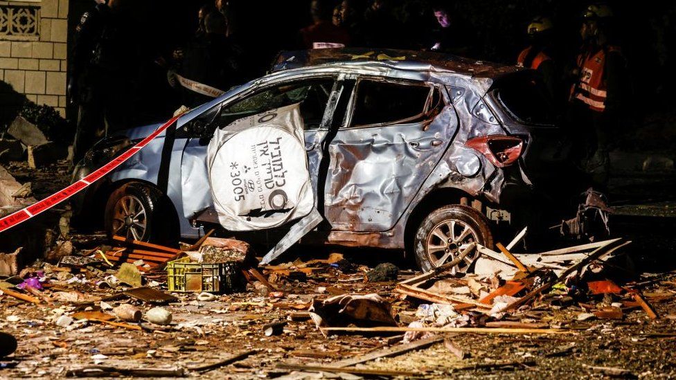 Damage caused to a car by a rocket strike in Ashkelon (11/05/23)