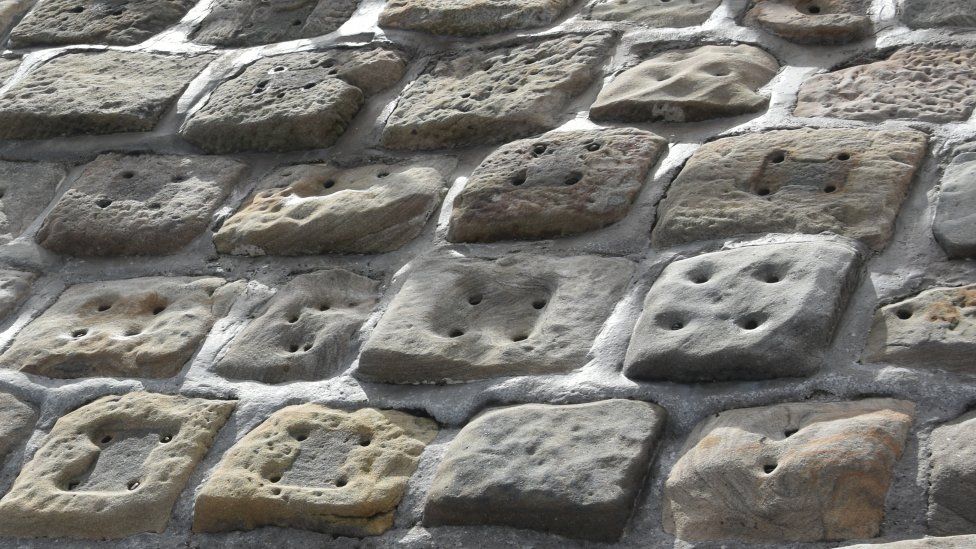 Pad stones