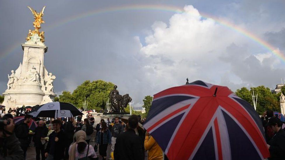 A rainbow is seen above The Mall near Buckingham Palace shortly before the Queen's death was announced
