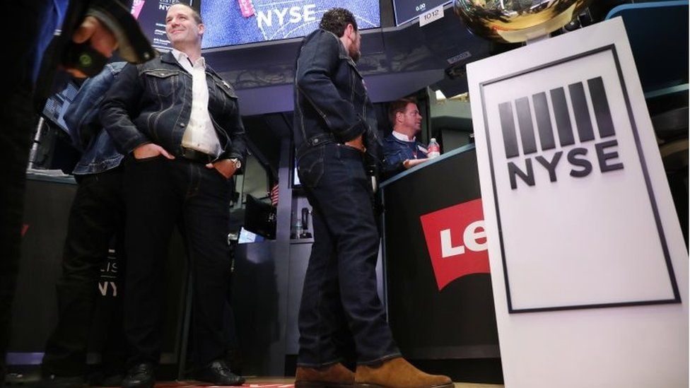 NYSE traders dress in denim