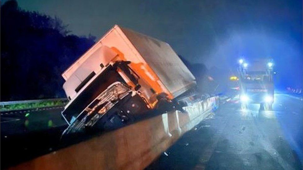 Barnsley M1 motorway reopens following lorry crash BBC News