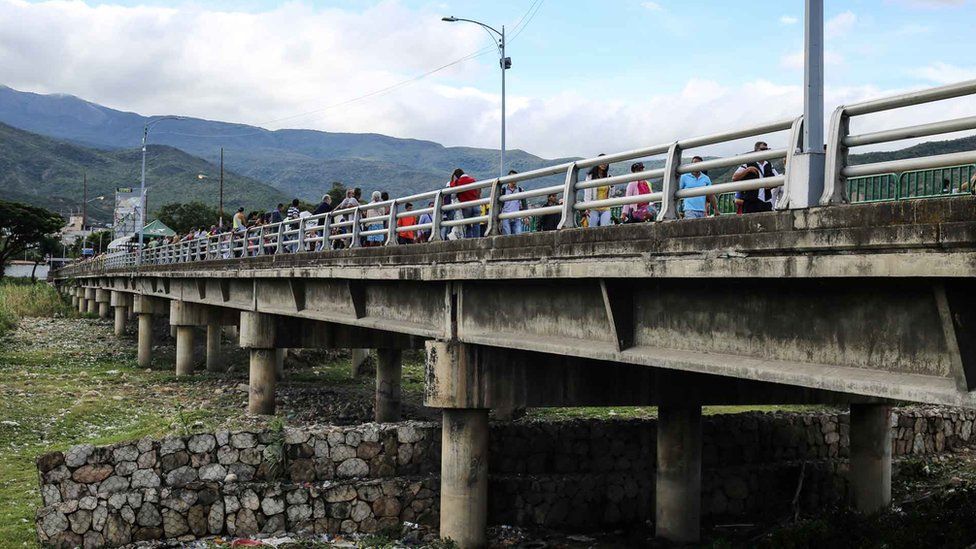 Ponte na fronteira entre Venezuela e Colômbia