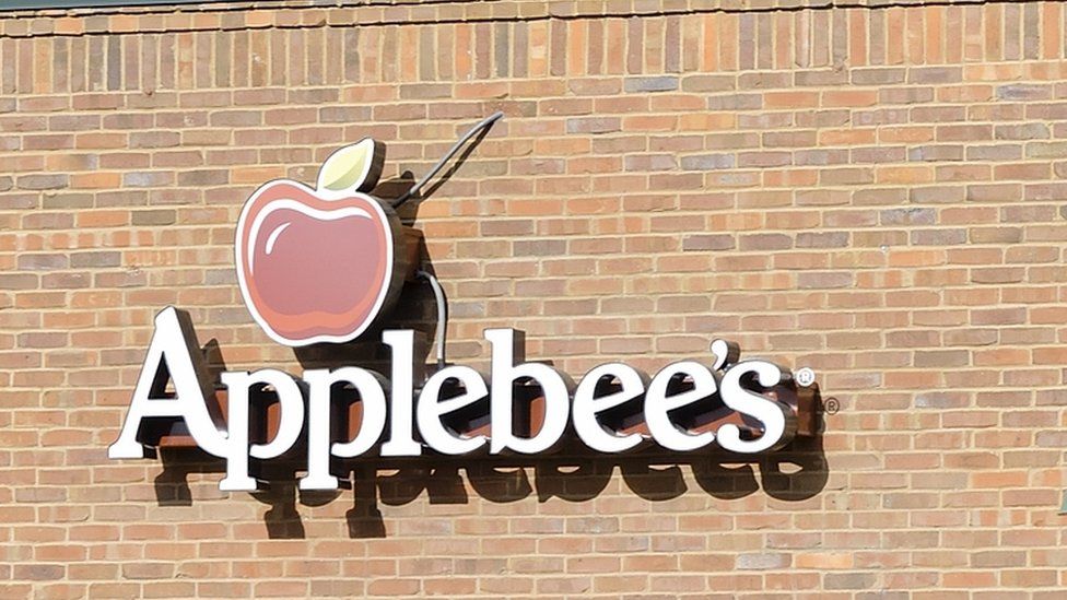 An Applebee's restaurant sign