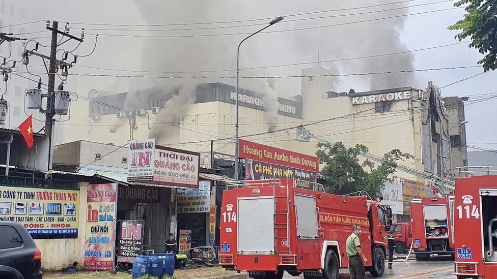 Smoke billows out of the three-storey karaoke complex that caught on fire on Tuesday night in Ho Chi Minh.