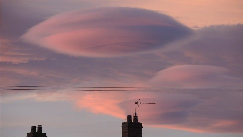 A lenticular cloud