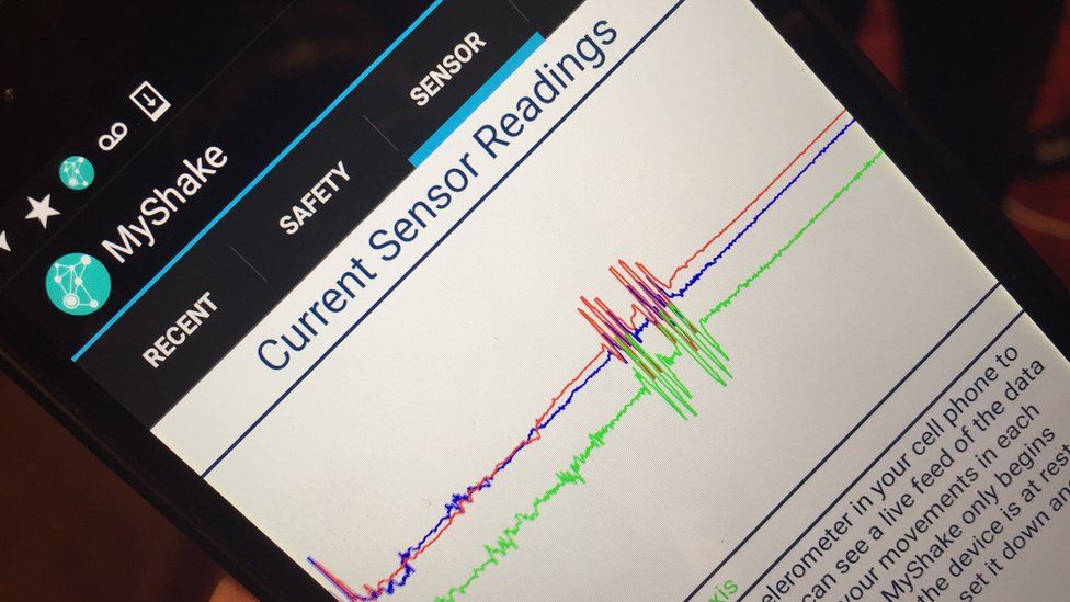 Image of a phone screen with seismometer readout - three lines with regular pulses