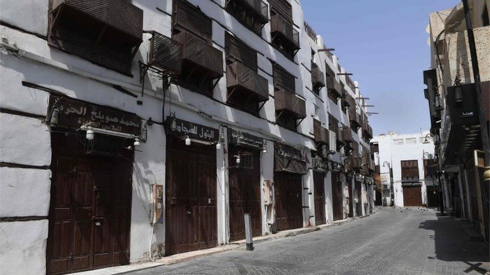 Shops closed during curfew in Jeddah, Saudi Arabia (02/04/20)