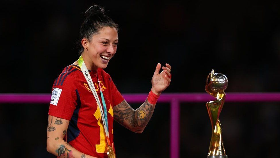 Jenni Hermoso with World Cup trophy