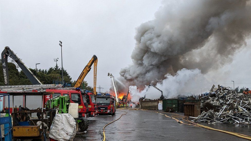 Serious Birmingham fire engulfs 300 tonnes of scrap metal BBC News