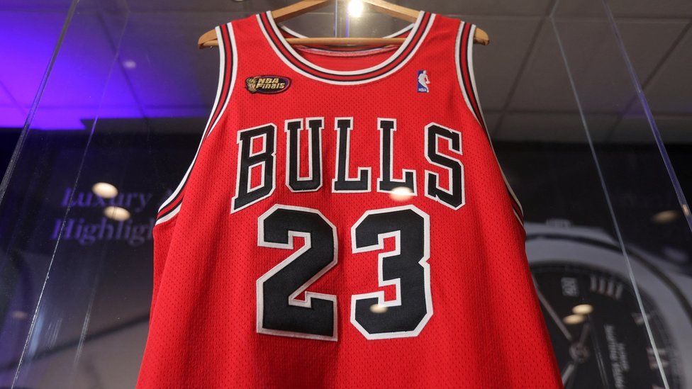 Camiseta de la leyenda del baloncesto estadounidense Michael Jordan en el Juego 1 de las Finales de la NBA de 1998.
