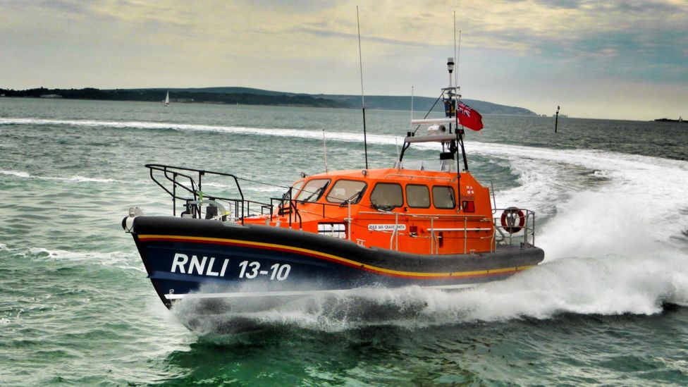 Eyemouth RNLI station set to receive new lifeboat - BBC News