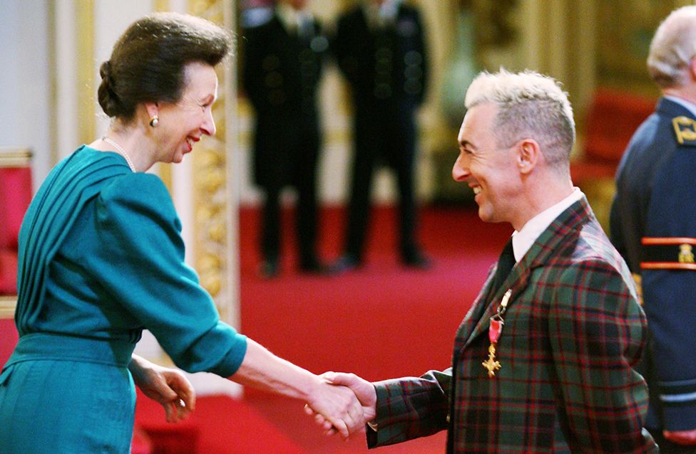 Actor Alan Cumming is made an OBE by the Princess Royal for services to film, theatre, the arts and to activism for equal rights for the gay and lesbian community, inside Buckingham Palace in central London. 24 Nov 2009
