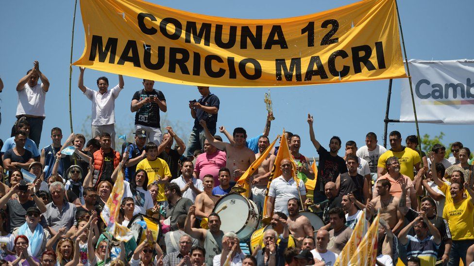 Supporters of Buenos Aires Mayor and presidential candidate for the 'Cambiemos' (Let's Change) party, Mauricio Macri, cheer during a rally in Buenos Aires