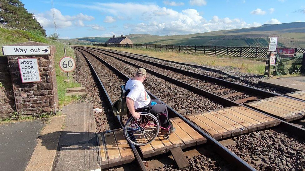 Northern apologises after wheelchairuser misses train at Harrogate