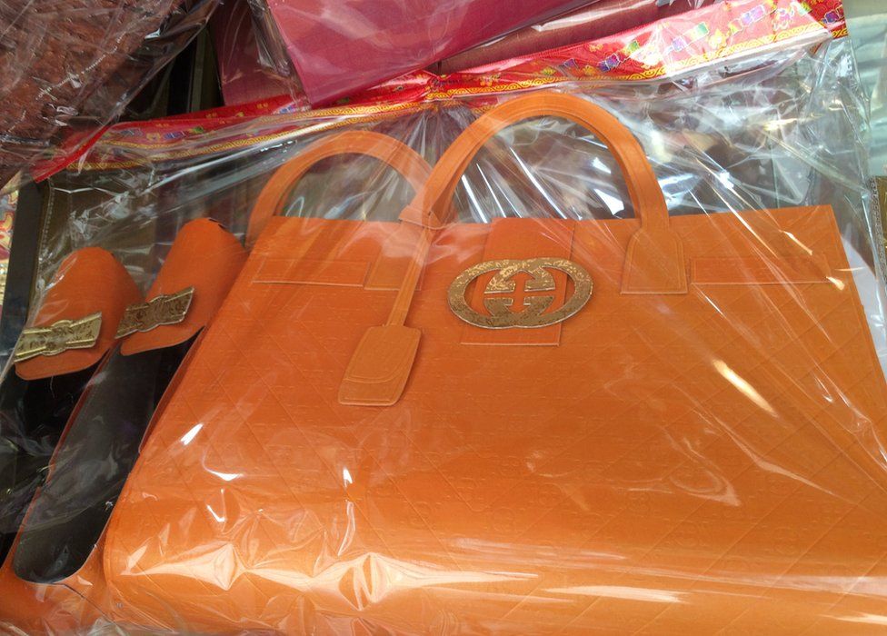Gucci bag paper offering