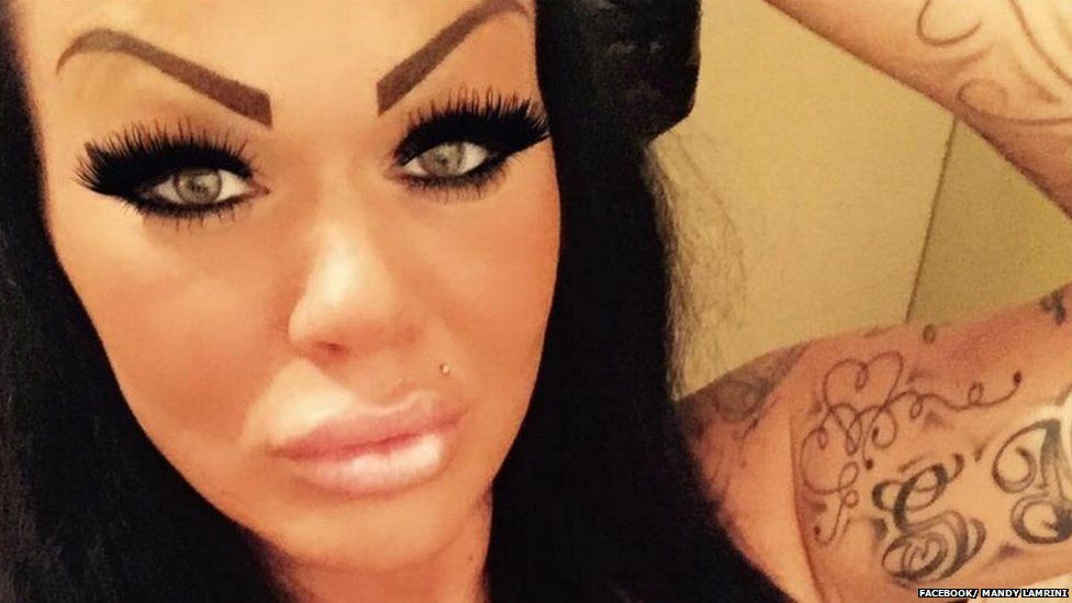 German bar worker who tattooed her eyebrows gets abuse on her Facebook page   BBC News