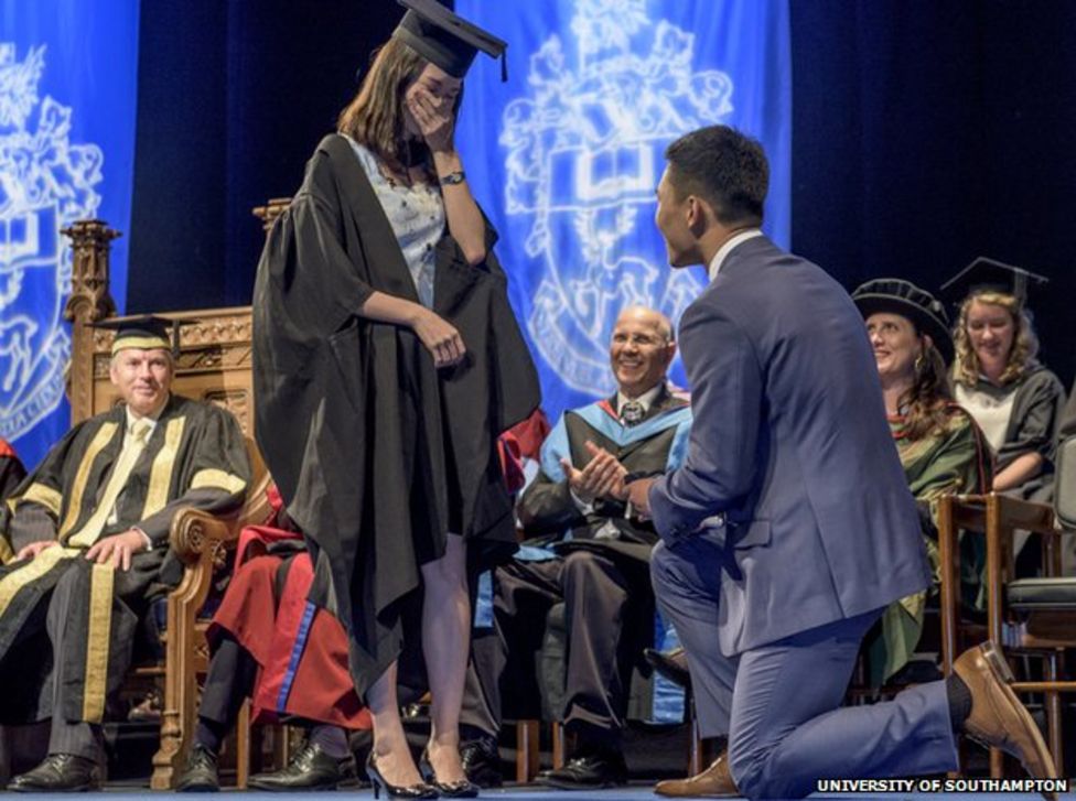 Marriage proposal at Southampton University graduation ceremony BBC News