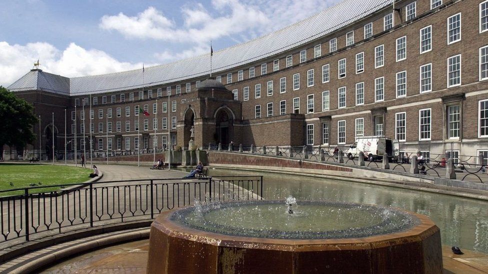 Bristol City Hall seen from the outside with a fountain near the camera