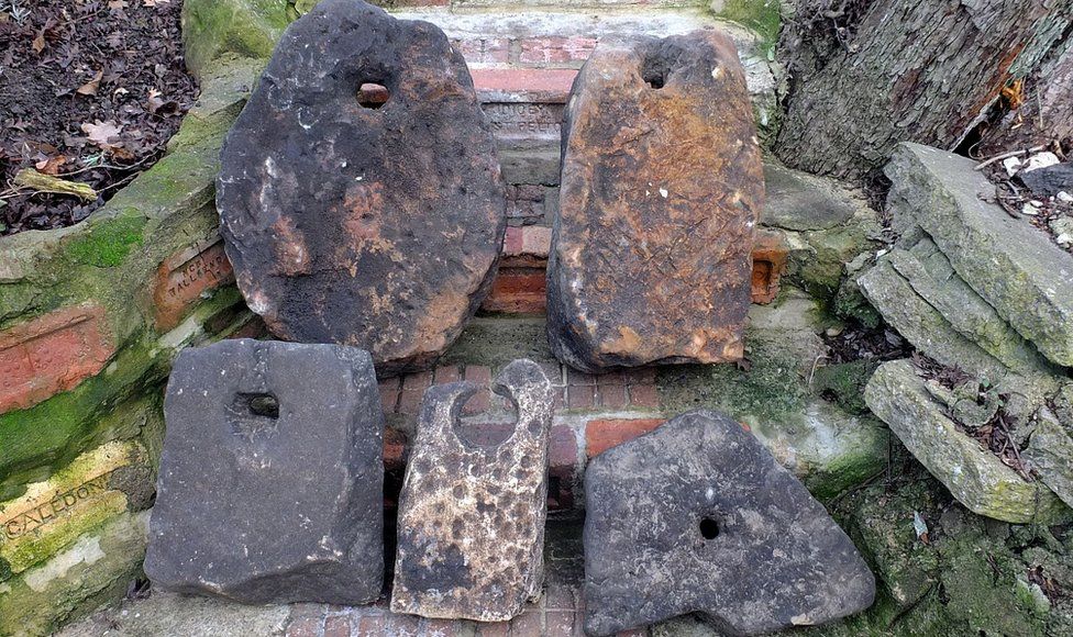 Five stone anchors found in the river