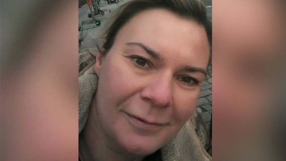 Ukrainian refugees: Twins, five, still waiting for visas for UK - BBC News