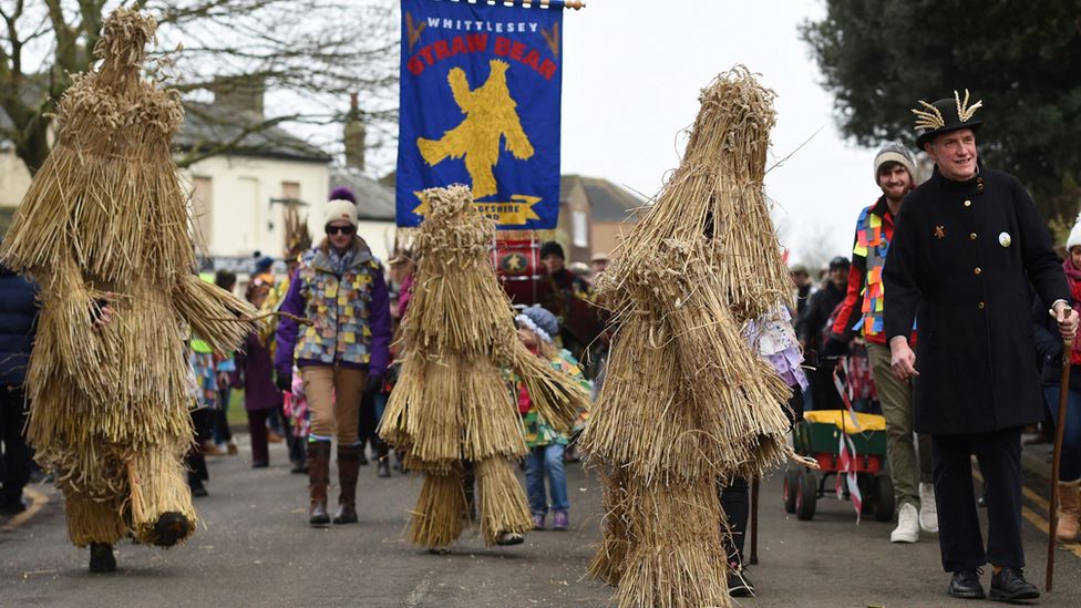 Whittlesey Straw Bear Festival cancelled due to Covid rates - BBC News