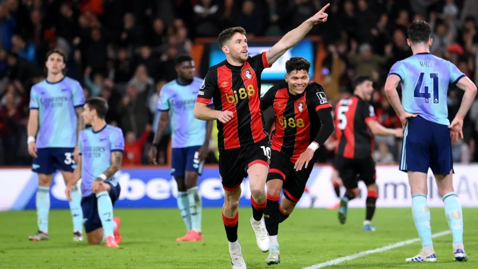 Bournemouth end 10-man Arsenal's unbeaten start