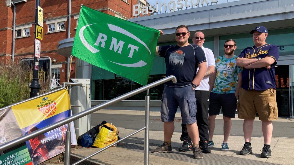RMT strikers at Basingstoke