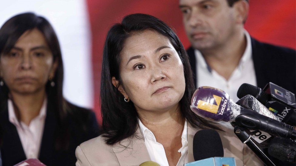 Кандидат в президенты Перу Кейко Фухимори во время пресс-конференции в Лиме