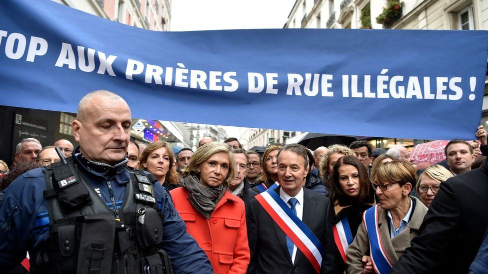 Clichy Mayor Remi Muzeau (C), and President of the Paris Regional Council Valerie Pecresse (L), lead a demonstration against Muslim streets prayers, on November 10, 2017, in Clichy, near Paris