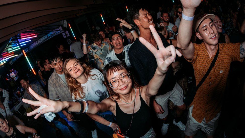 Singapore's rave scene offers freedom in a strait-laced city - BBC