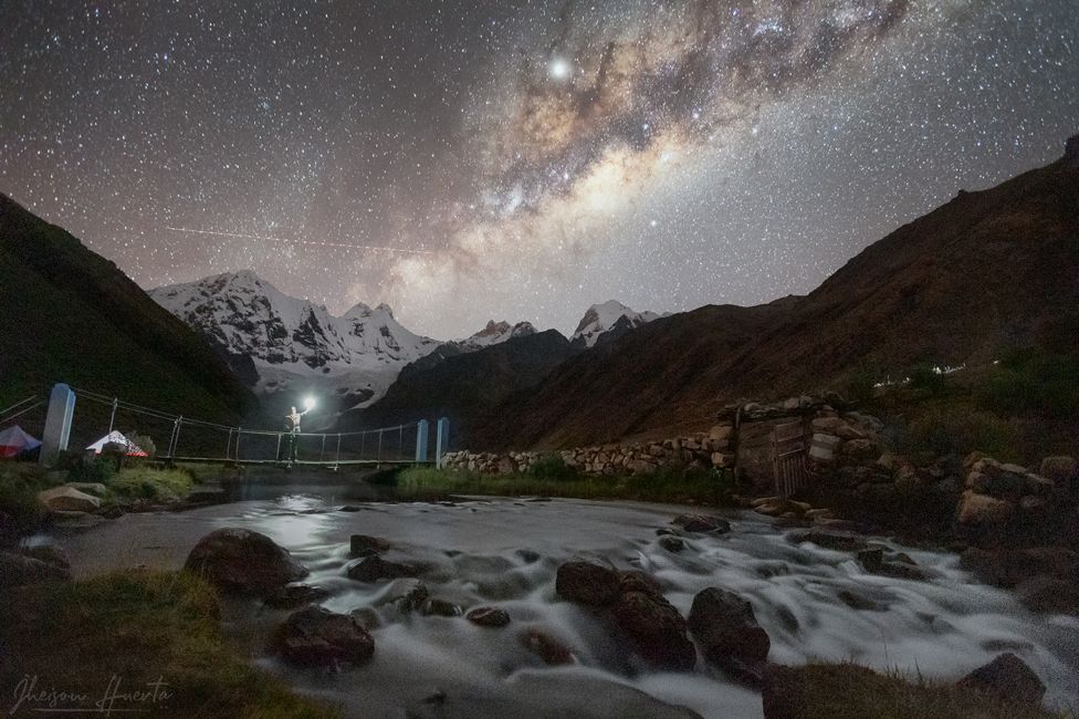 Laguna Jahuacocha en la cordillera Huayhuash