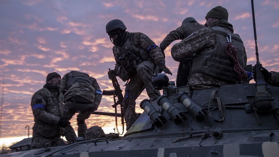Ukrainian servicemen prepare for battle against Russian army in Lukâyanivka village, eastern of Kyiv, Ukraine, March 28th, 2022.