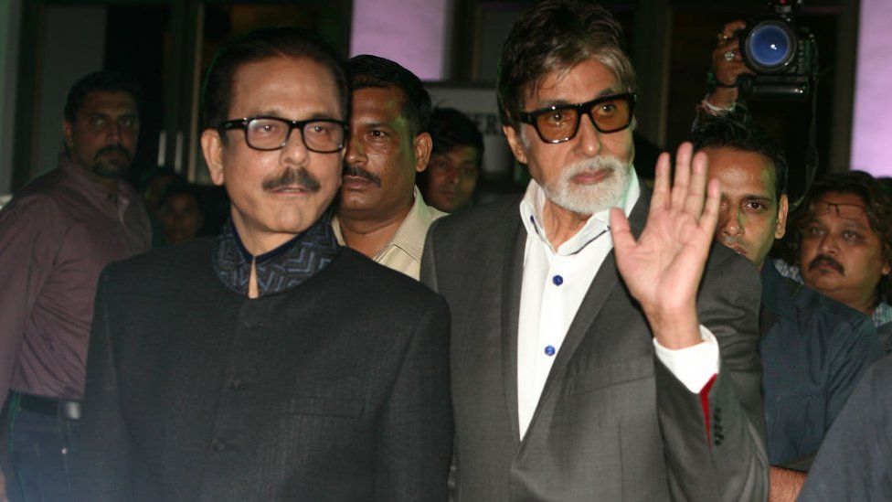 MUMBAI, INDIA - SEPTEMBER 6: Sahara chief Subrata Roy and bollywood actor Amitabh Bachchan at the 64th birthday celebrations of actor turned producer Rakesh Roshan at Blue Sea, Worli Seaface on September 6, 2013 in Mumbai.(Photo by Milind Shelte/The India Today Group via Getty Images)