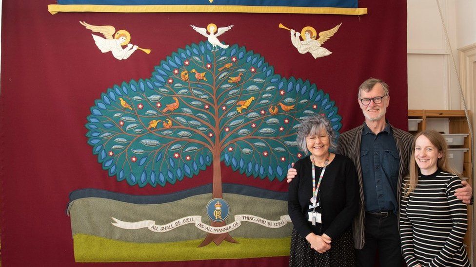 Creating King's anointing screen was an honour, says designer BBC News