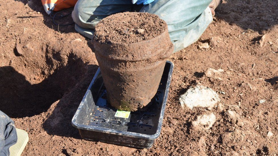 'Bronze age' earthenware pot