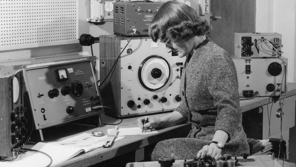 Daphne Oram in the BBC Radiophonic Workshop, 1958.