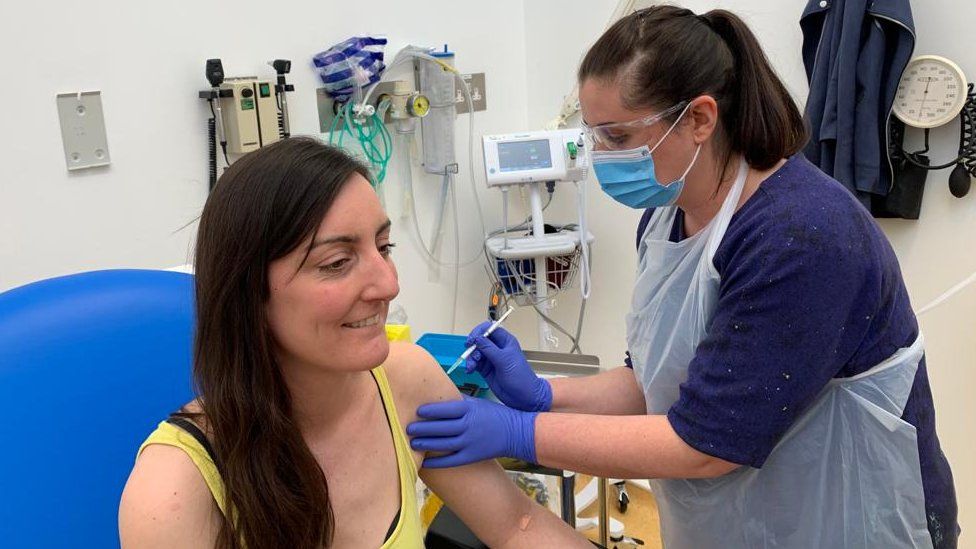 Elisa Granato receiving the vaccine