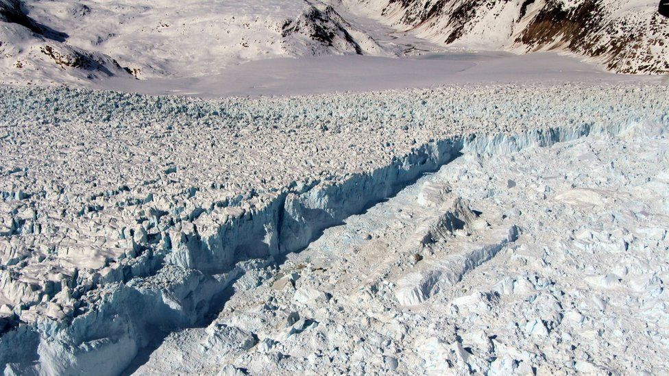 Helheim Glacier in Greenland: Ice streams all around Greenland have been losing mass