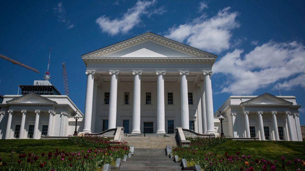 Капитолий штата Вирджиния изображен 16 апреля 2020 г.