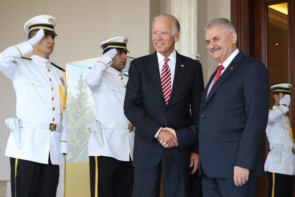 US Vice-President Joe Biden (right) with Turkish Prime Minister Binali Yildirim in Ankara, 24 August