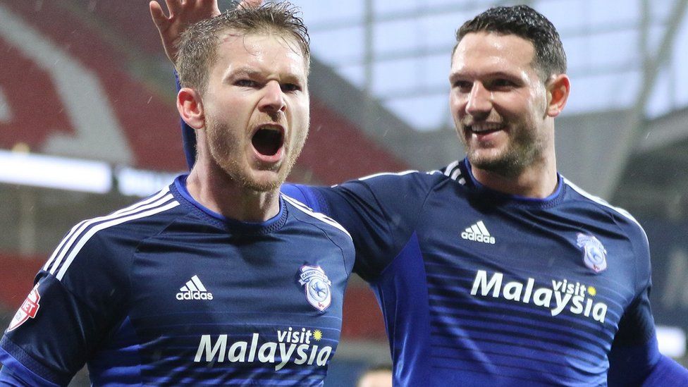 Aron Gunnarsson a Sean Morrison