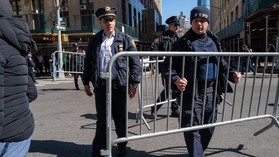 Police put down barricades outside of a Manhattan courthouse as the nation waits for the possibility of an indictment against former president Donald Trump by the Manhattan District Attorney Alvin Bragg's office on March 21, 2023 in New York City.