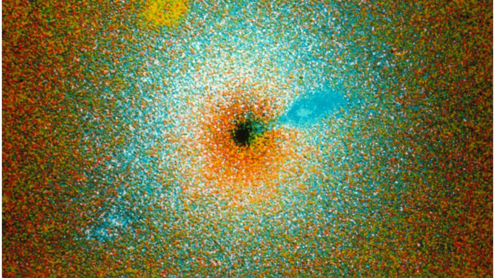 https://ichef.bbci.co.uk/news/976/cpsprodpb/49ED/production/_106352981_optical_photo_of_galaxy_m87_showing_jet-spl.jpg